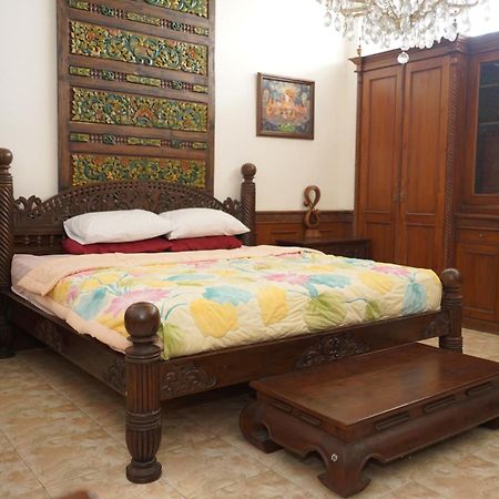 Rumah Pesik Art Heritage Gondowulung Exteriör bild
